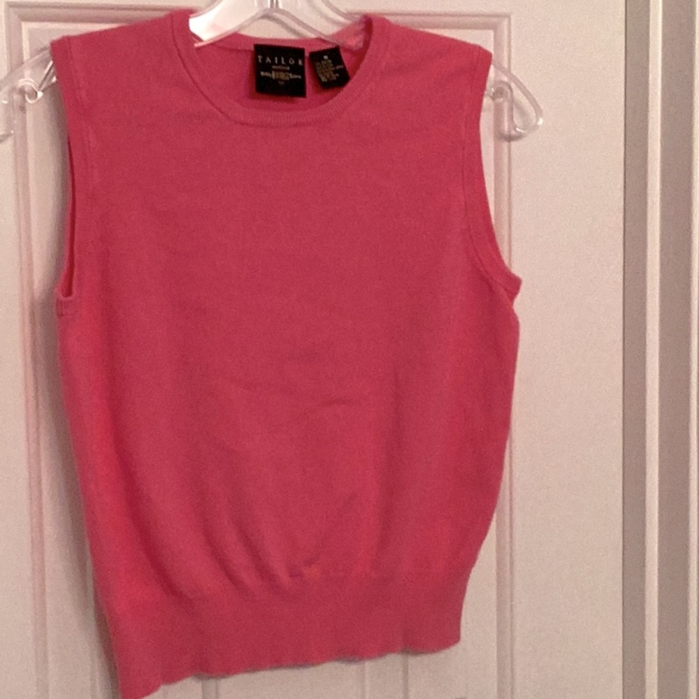 Sleeveless knit top, beautiful pink.